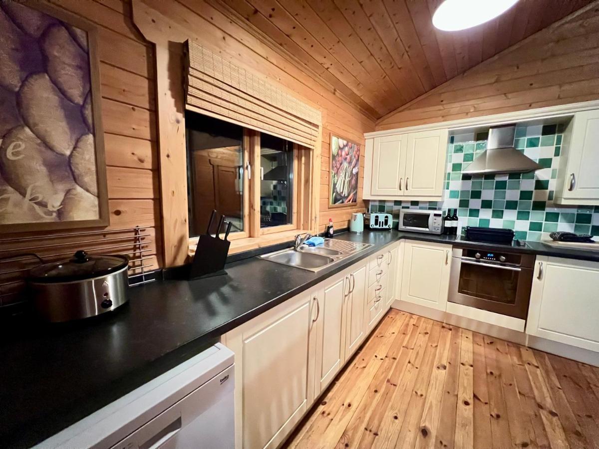 Tufty Lodge, Lake Pochard Lodge 9 South Cerney Dış mekan fotoğraf