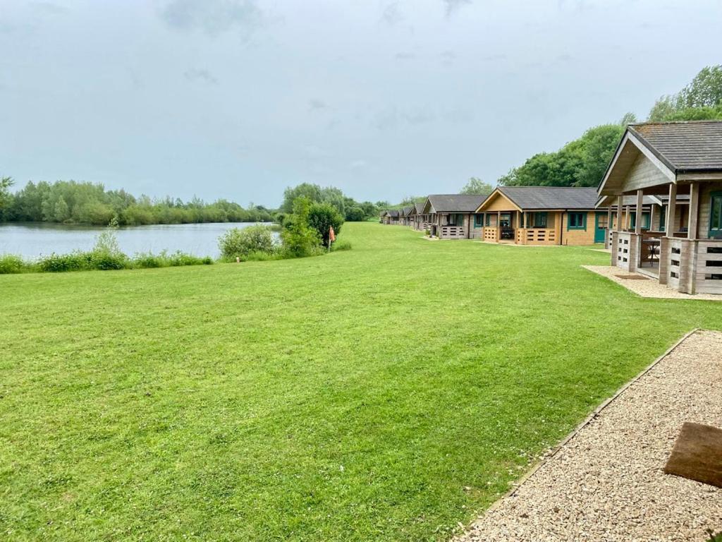 Tufty Lodge, Lake Pochard Lodge 9 South Cerney Dış mekan fotoğraf