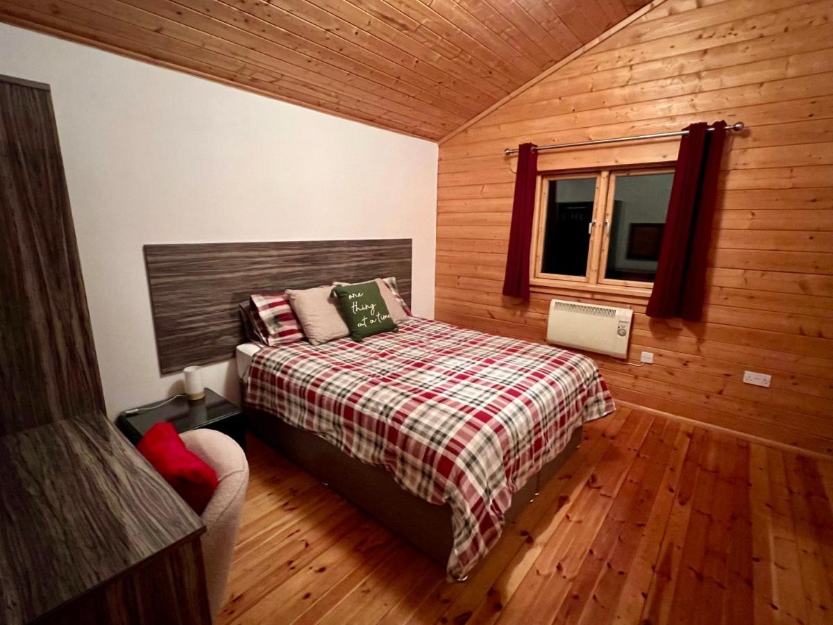 Tufty Lodge, Lake Pochard Lodge 9 South Cerney Dış mekan fotoğraf
