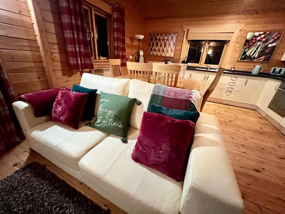 Tufty Lodge, Lake Pochard Lodge 9 South Cerney Dış mekan fotoğraf